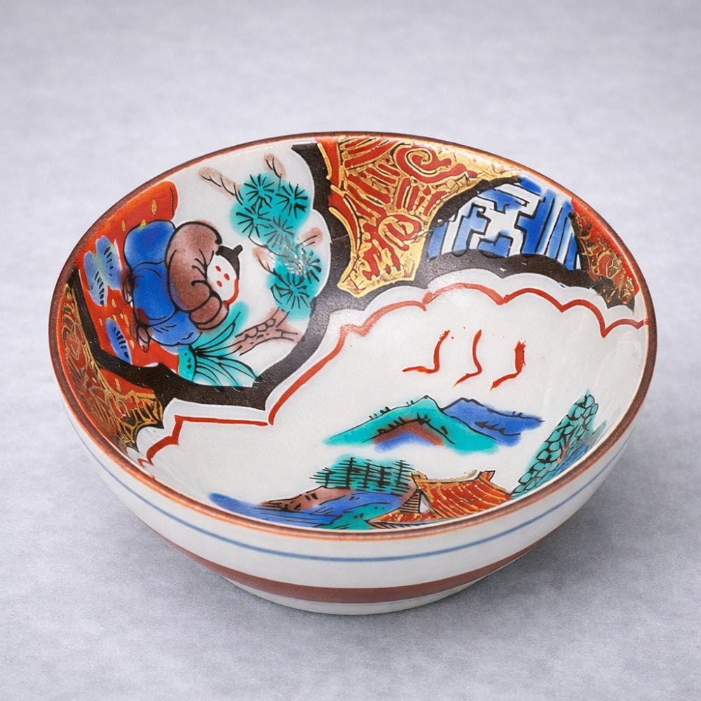 Kutani Traditional Sake Cups Set (5 pieces) Kutani Traditional Sake Cups Set (5 pieces)