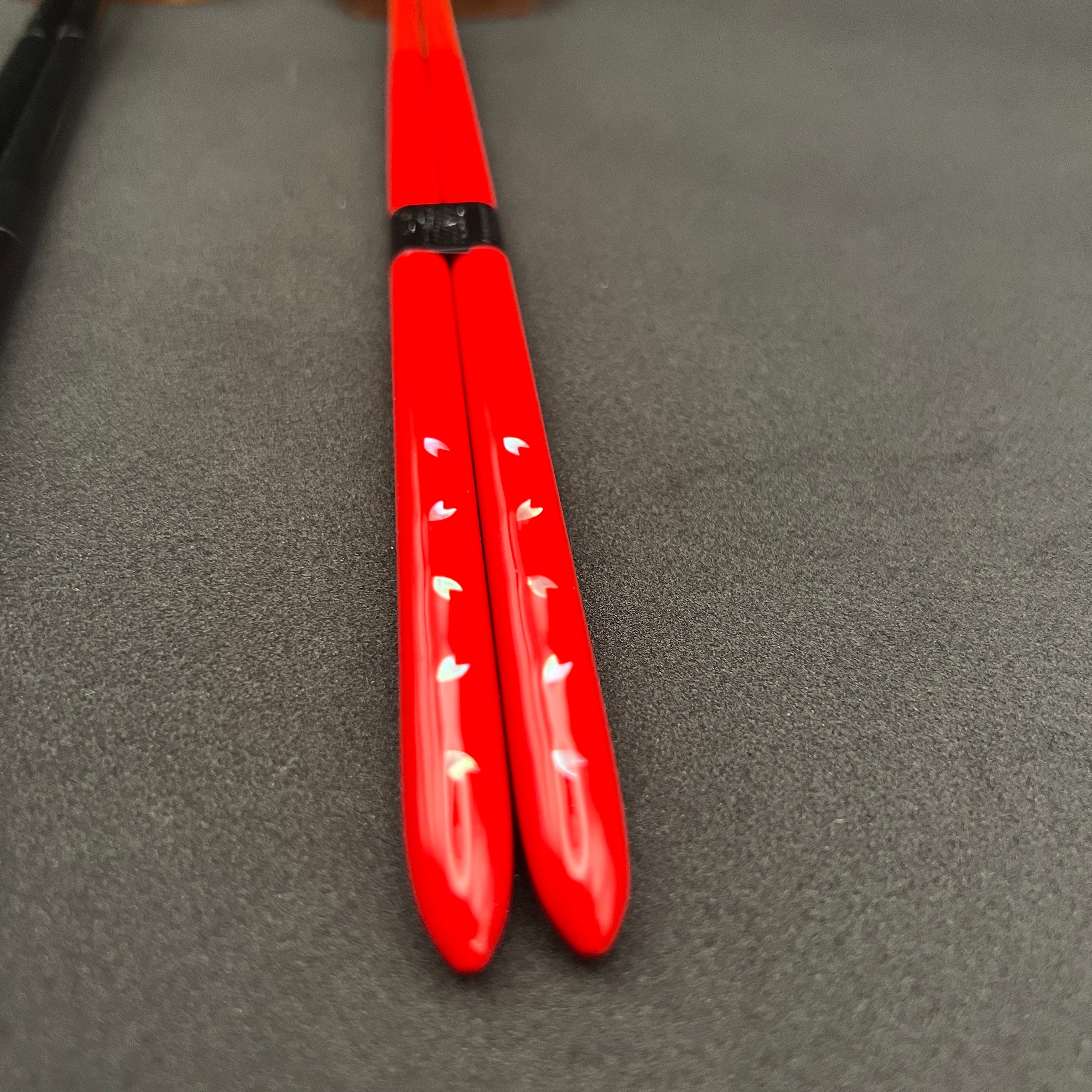 Oshidori (Mandarin Ducks) Chopsticks and Oshidori shaped rest pair Set Oshidori (Mandarin Ducks) Chopsticks and Oshidori shaped rest pair set - Japanese Chopsticks | MyJapaneseWorld