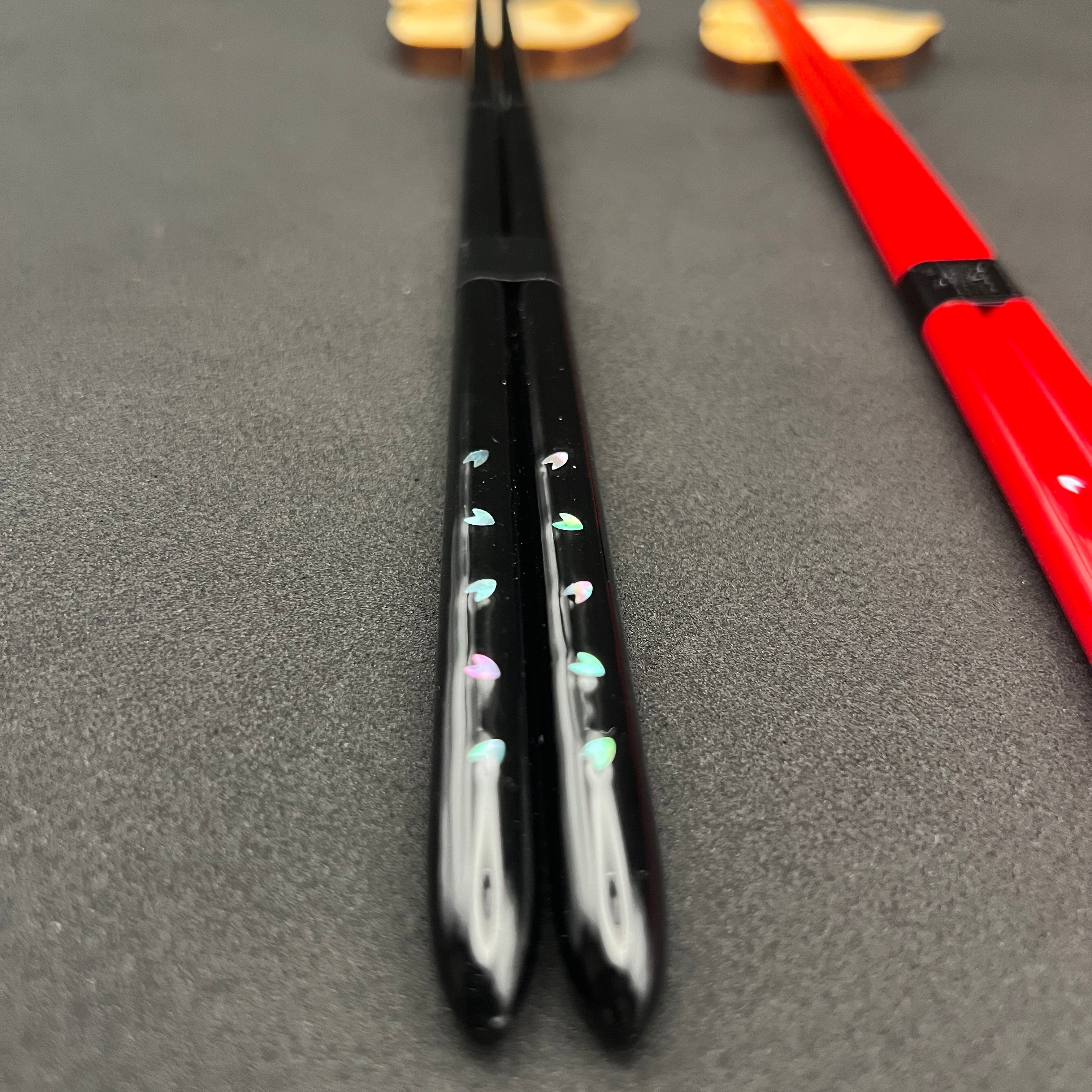 Oshidori (Mandarin Ducks) Chopsticks and Oshidori shaped rest pair Set Oshidori (Mandarin Ducks) Chopsticks and Oshidori shaped rest pair set - Japanese Chopsticks | MyJapaneseWorld