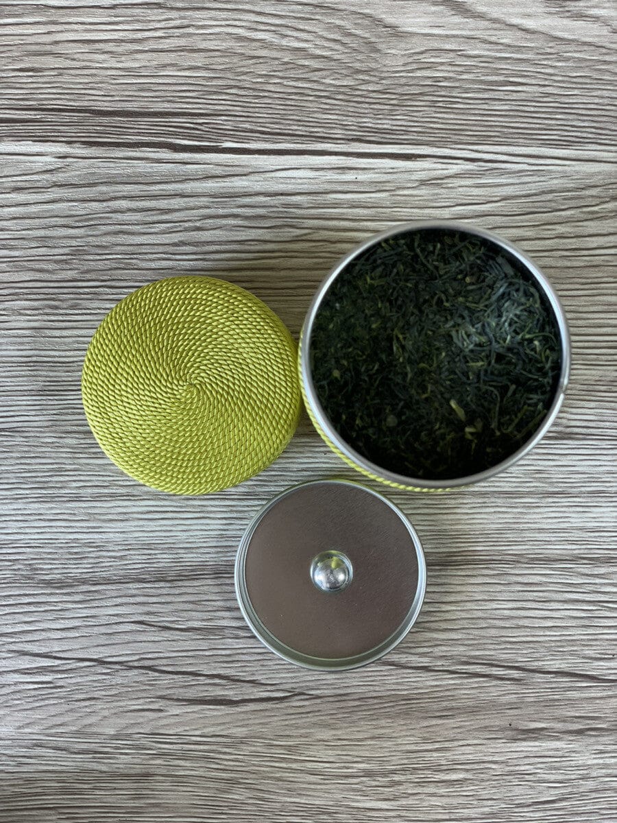 Pure Silk Thread-wrapped Tea Canister (Wakasuka Green) Pure Silk Thread-wrapped Tea Canister (Wakasuka Green)