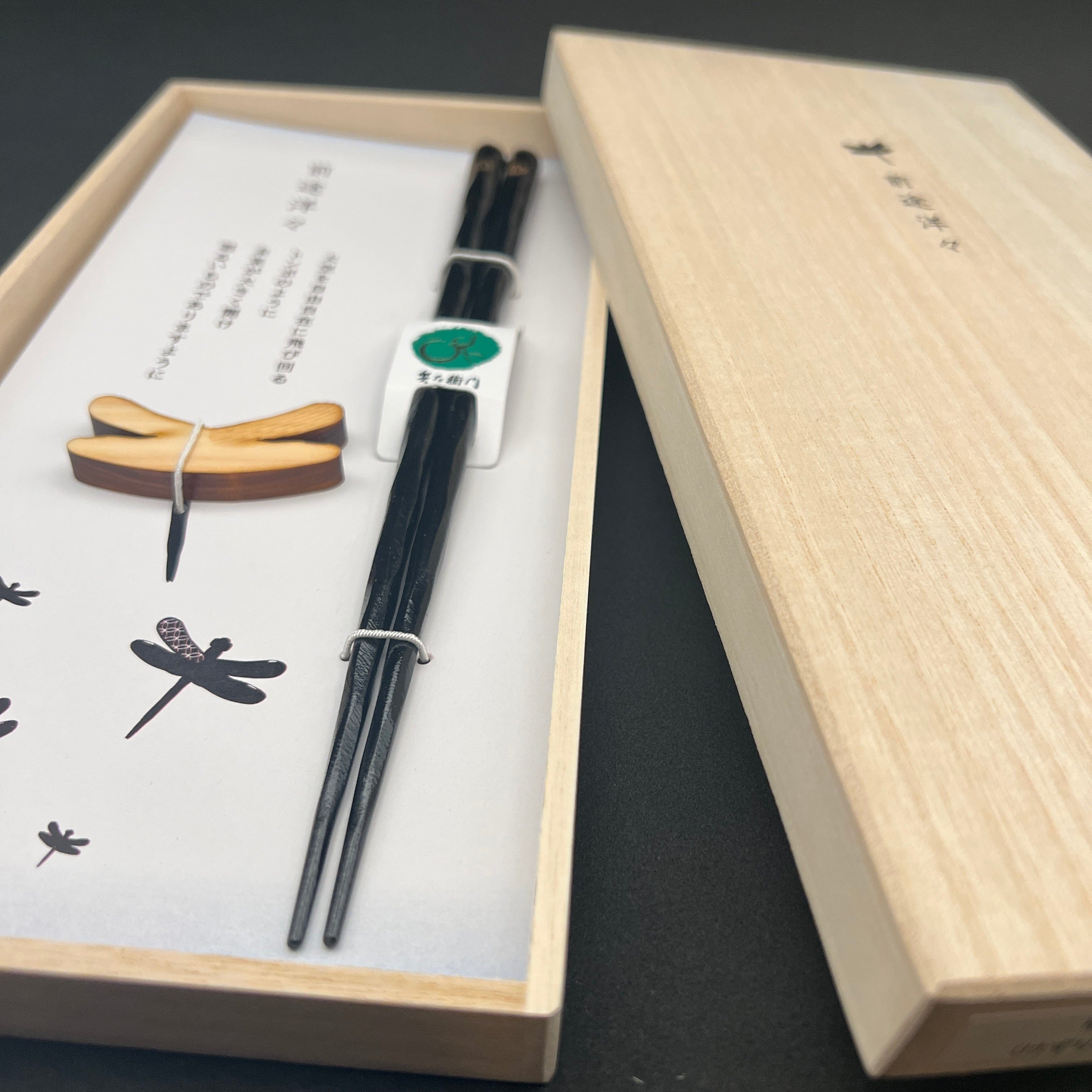 Zentoyoyo Kezuri Chopsticks and Tombo shaped rest LARGE Zentoyoyo Kezuri Chopsticks Pair Set - Japanese Chopsticks | MyJapaneseWorld