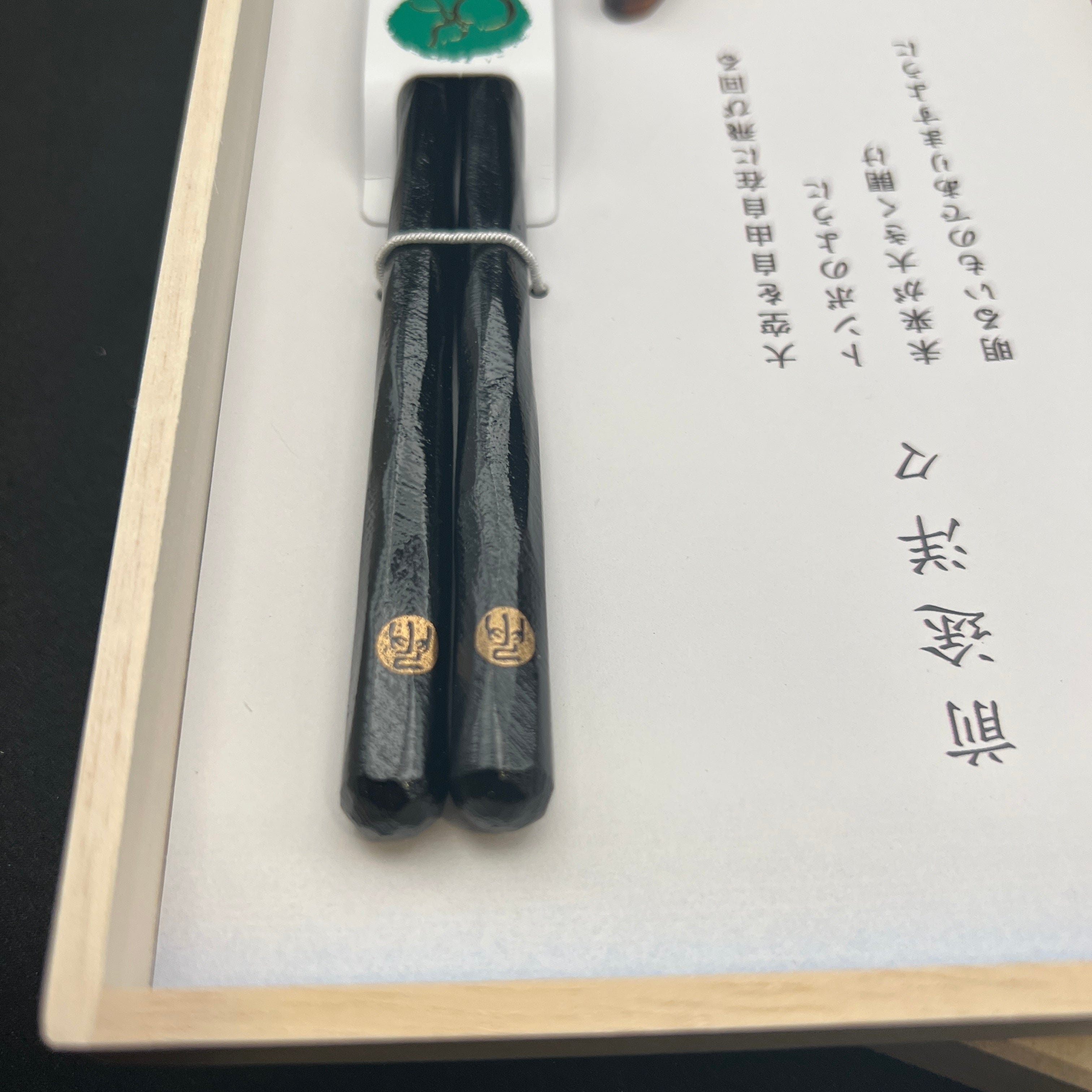 Zentoyoyo Kezuri Chopsticks and Tombo shaped rest LARGE Zentoyoyo Kezuri Chopsticks Pair Set - Japanese Chopsticks | MyJapaneseWorld