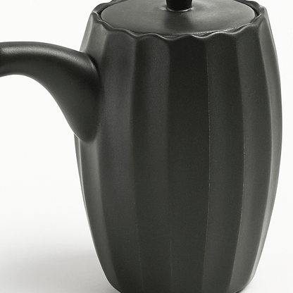Fluted Soy Sauce Dispenser [Black] Fluted Soy Sauce Dispenser [Black]