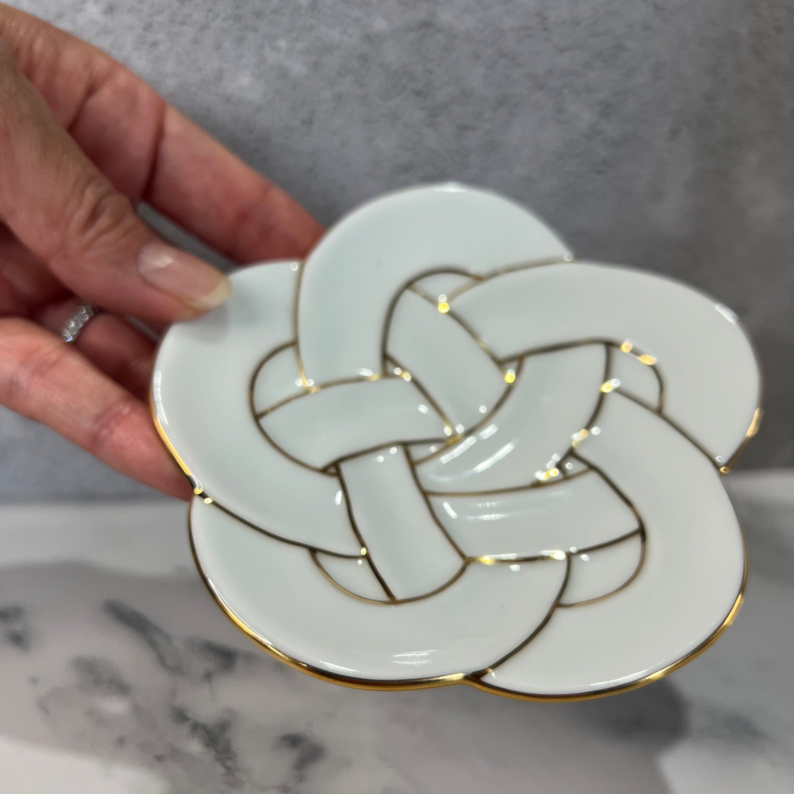 Gold Wire Knotted Small Plate Gold Wire Knotted Small Plate