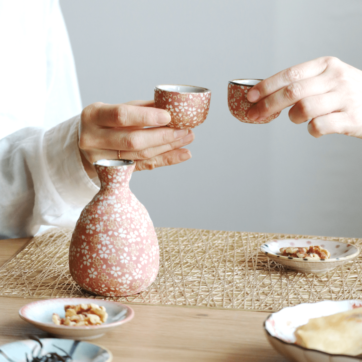 Hanachirashi Sake Set Hanachirashi Sake Set