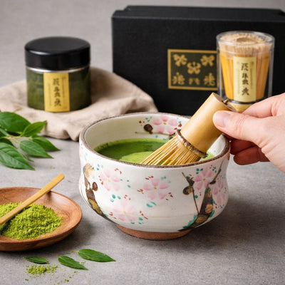 Hand-painted Kasumi-Sakura Matcha Set [Matcha Bowl + Whisk] Hand-painted Kasumi-Sakura Matcha Set [Matcha Bowl + Whisk]