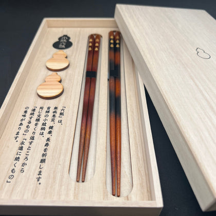Komonmubyou Chopsticks and Hyotan shape rest pair Set Komonmubyou Chopsticks and Hyotan shape rest pair set - Japanese Chopsticks | MyJapaneseWorld
