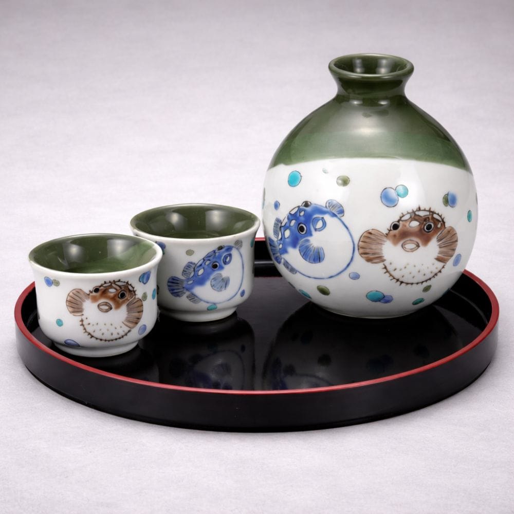 Kutani Fugu Sake Set [1 Bottle, 2 Cups, 1 Tray] Kutani Fugu Sake Set [1 Bottle, 2 Cups, 1 Tray]