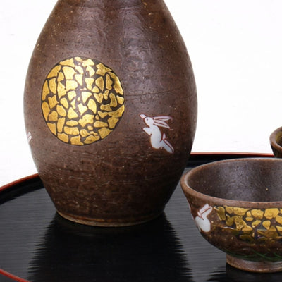 Kutani Gold Moon and Rabbit Sake Set (1 bottle, 2 cups, 1 tray) Kutani Gold Moon and Rabbit Sake Set (1 bottle, 2 cups, 1 tray)