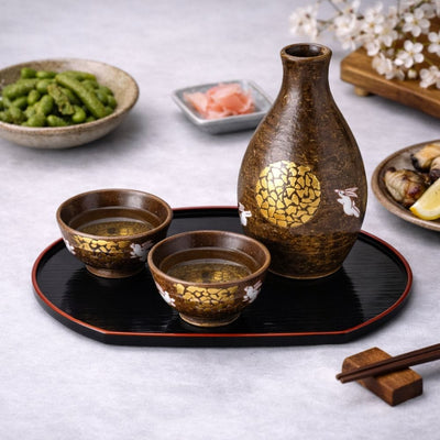 Kutani Gold Moon and Rabbit Sake Set (1 bottle, 2 cups, 1 tray) Kutani Gold Moon and Rabbit Sake Set (1 bottle, 2 cups, 1 tray)