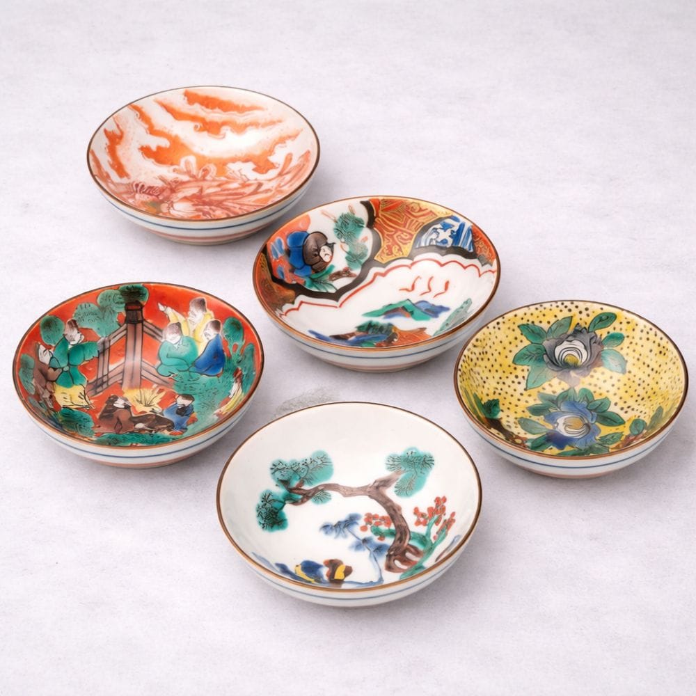 Kutani Traditional Sake Cups Set (5 pieces) Kutani Traditional Sake Cups Set (5 pieces)