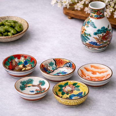 Kutani Traditional Sake Cups Set (5 pieces) Kutani Traditional Sake Cups Set (5 pieces)