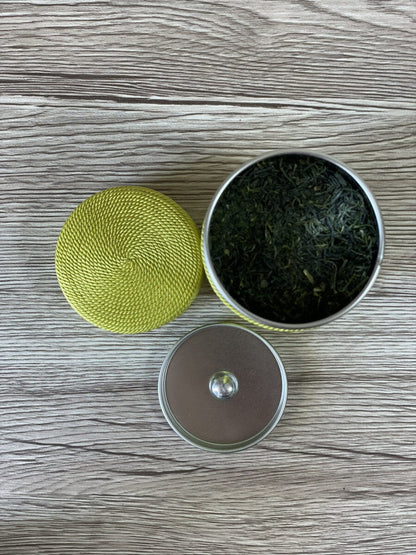 Pure Silk Thread-wrapped Tea Canister (Wakasuka Green) Pure Silk Thread-wrapped Tea Canister (Wakasuka Green)