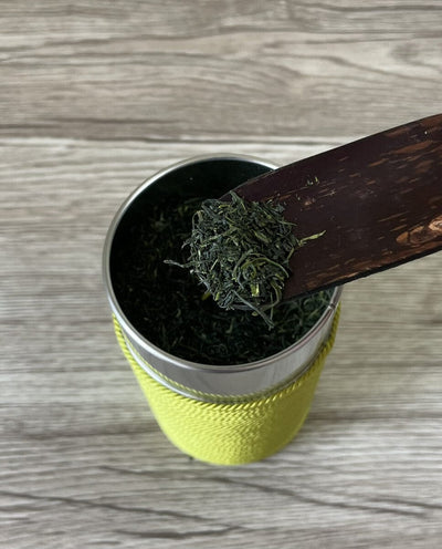 Pure Silk Thread-wrapped Tea Canister (Wakasuka Green) Pure Silk Thread-wrapped Tea Canister (Wakasuka Green)