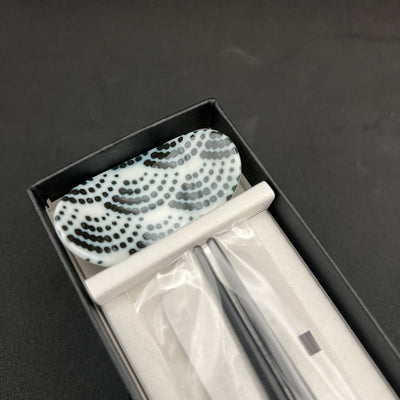 Seigaiha Komon Yagasuri Chopsticks and Chopstik Rest Set Komon Yagasuri Chopsticks and Chopstik Rest Set - Japanese Chopsticks | MyJapaneseWorld