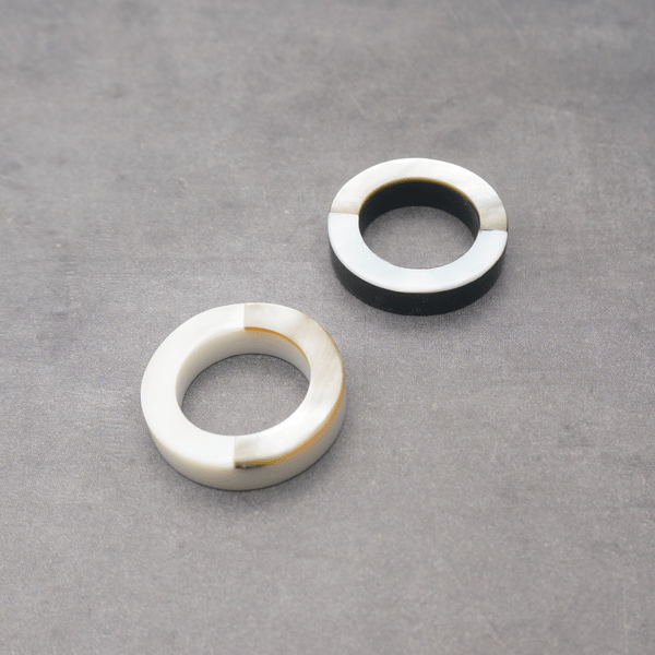 Star Drop Chopsticks Pair with Shell Ring Chopstick Rests Star Drop Chopsticks Pair with Shell Ring Chopstick Rests