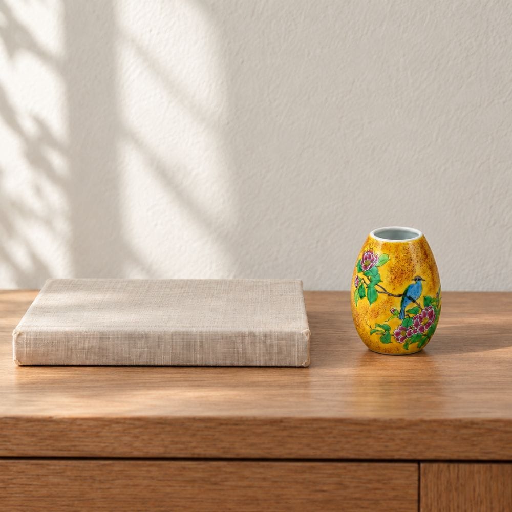 Yoshidaya Flowers & Bird Kutani Bud Vase – Bizan Kiln Yoshidaya Bird Kutani Bud Vase – Bizan Kiln | MJW